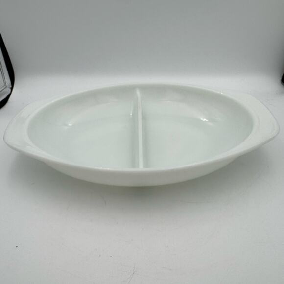 Vintage Pyrex 1063 White Milk Glass Divided Casserole Dish 1.5 QT Oval Baker - Picture 1 of 13